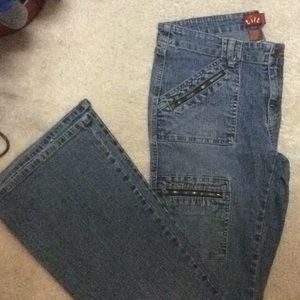 Women’s blue jeans, size 7L, Tilt